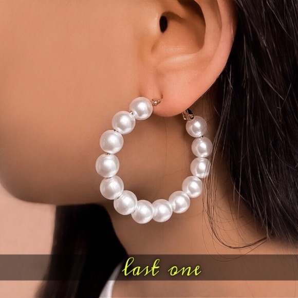 Jewelry - ⚫️𝟲𝟱%𝗢𝗙𝗙|𝗯𝘂𝗻𝗱𝗹𝗲𝘀𝟯+⚫️ ⚜️[𝟯/$𝟭𝟴]⚜️Large Thick Pearl Hoops NEW